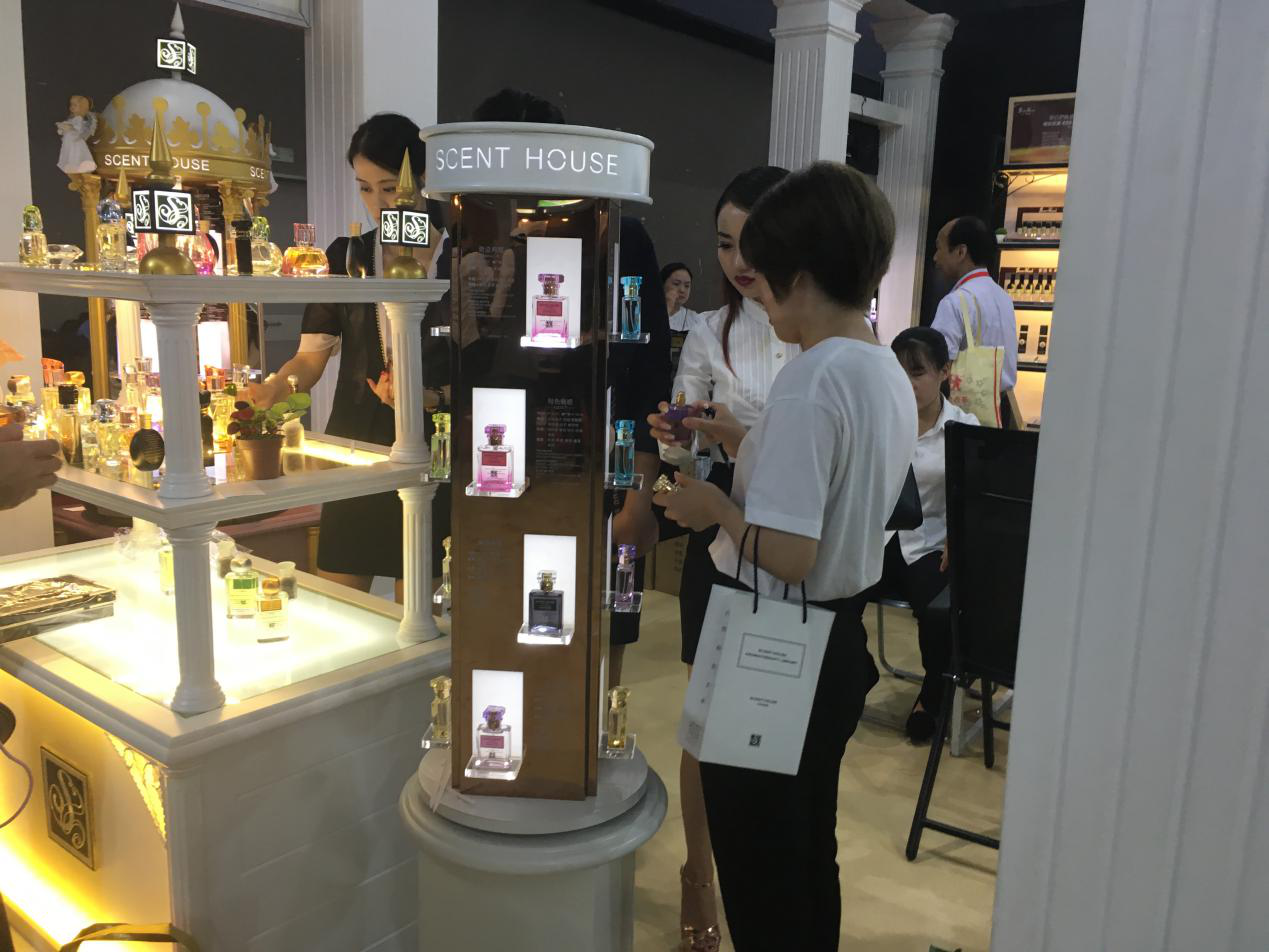 电商冲击下化妆品行业销售渠道互联网化