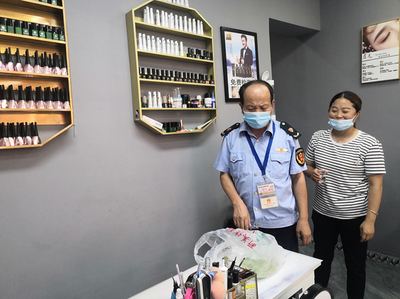 播州区市场监管局强化监管，专项检查覆盖不合格化妆品与服装销售